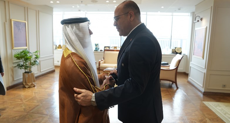 وزير العمل يبحث مع السفير الإماراتي تعزيز التعاون في مجالات التدريب وتنقل الأيدي العاملة