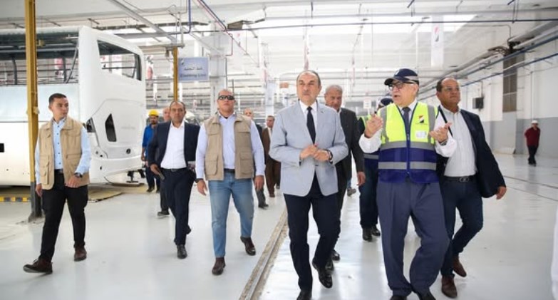 وزير قطاع الأعمال العام يتفقد مصانع شركة النصر للسيارات
