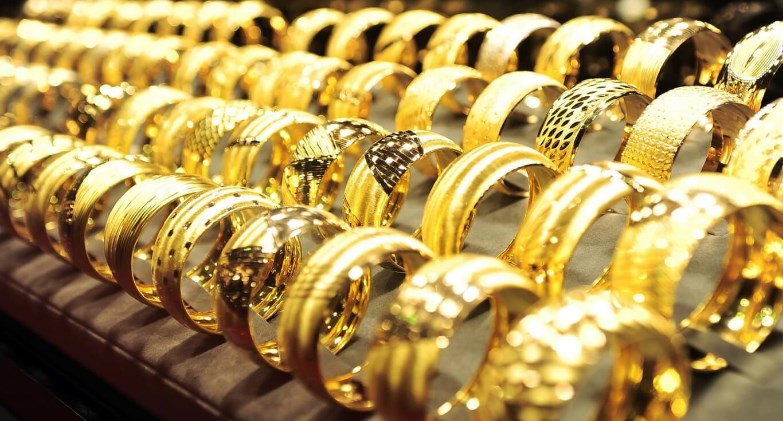 عيار 21 يسجل 5575 جنيهًا للجرام.. سعر الذهب اليوم الجمعة بمنتصف التعاملات