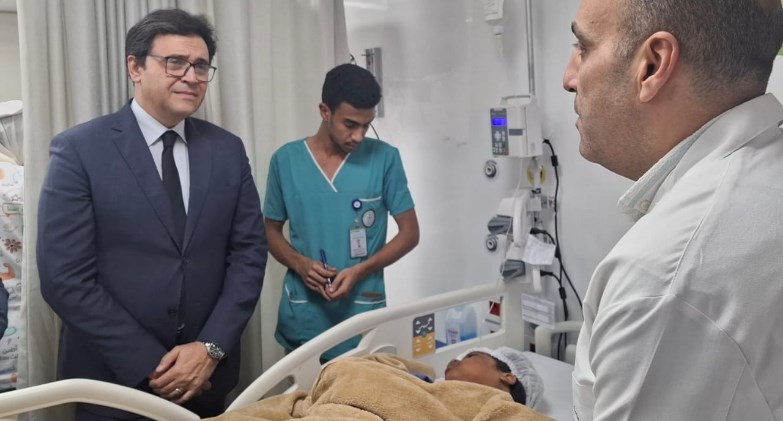 وزير الثقافة يزور طلاب أسوان المصابين في حادث طريق إسنا للاطمئنان على حالتهم الصحية