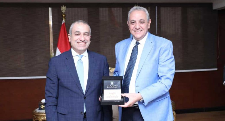 رئيس البنك الزراعي المصري يلتقي محافظ الغربية لدعم جهود تحقيق التنمية الزراعية وتحفيز الاستثمار في القطاعات الإنتاجية بالمحافظة