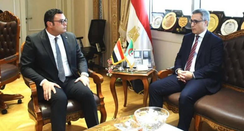 وزير الإسكان والمرافق المجتمعات العمرانية