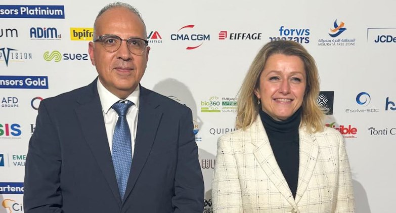سويلم يلتقي السفيرة المكلفة بالبيئة بالحكومة الفرنسية على هامش مؤتمر "طموح أفريقيا"