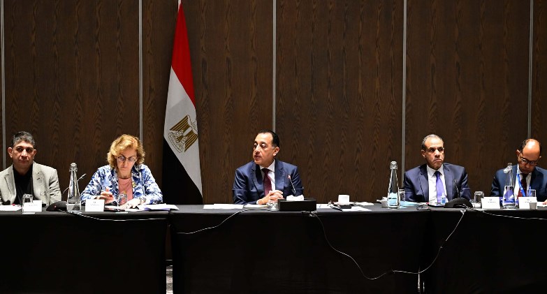 رئيس الوزراء يعقد اجتماعا مع 40 من ممثلي كبريات الشركات والمؤسسات الفكرية والبحثية في جنوب أفريقيا