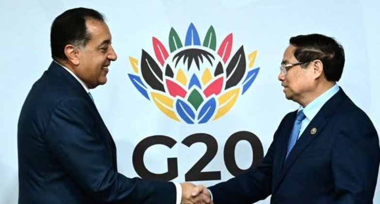 رئيس الوزراء يلتقي نظيره الفيتنامي