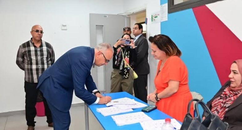 سويلم يدلي بصوته في انتخابات مجلس النواب