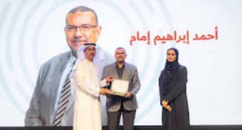 المخرج أحمد إمام يحصد جائزة رواد التميز الإعلامي في دبي