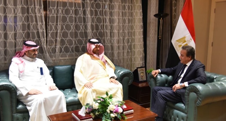 وزير الصحة يبحث مع مساعد الأمين العام لهيئة التخصصات الصحية السعودية تعزيز التعاون في التعليم الطبي المهني
