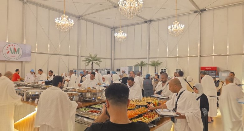 المطوف علاء محضر: نخدم 5 آلاف حاج مصري سنويًا..وموسم الحج الماضي ناجح ويُدرَّس عالميًا