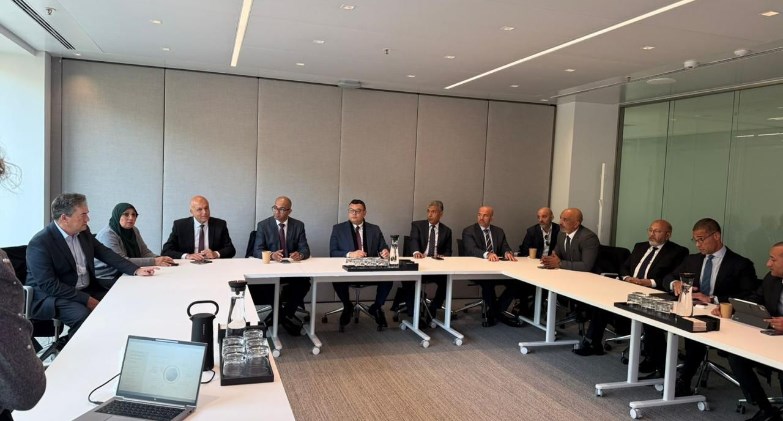 وزير الإسكان يبحث تعزيز التعاون مع «أكسيونا» الإسبانية في مشروعات المياه والتحلية