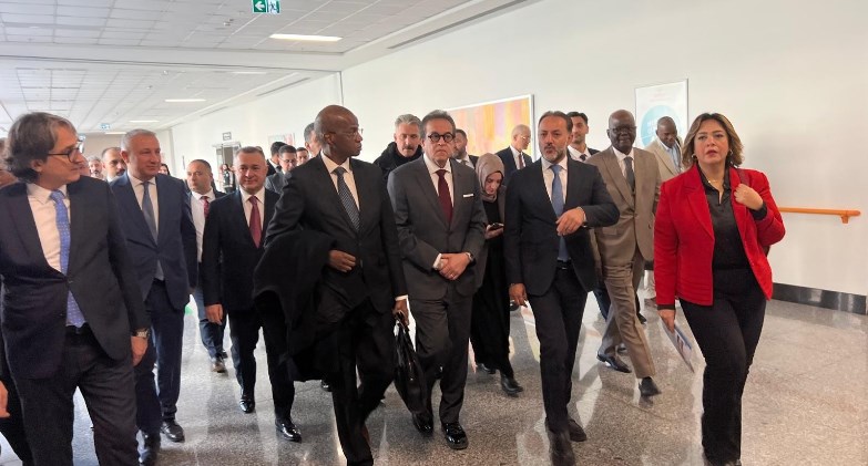  وزير الصحة يلتقي كبير الأطباء بمستشفى «أنقرة بيلكنت سيتي» 