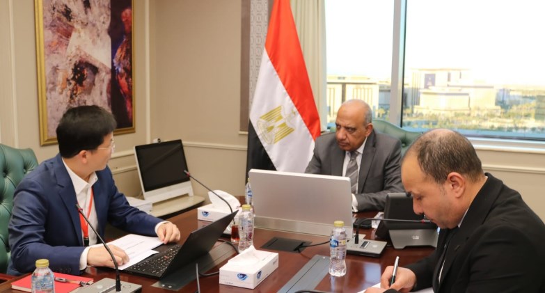 وزير الكهرباء يبحث مع مجموعة الصين الجنوبية "CSGI" التعاون في مجالات دمج الطاقات المتجددة