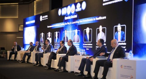 نائب رئيس الوزراء ووزير الصحة والسكان خلال القمة السنوية الثانية للاستثمار في الرعاية الصحية