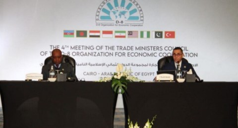 وزير الاستثمار والتجارة الخارجي