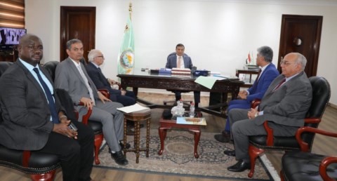 وزير الزراعة يبحث مع الأمين التنفيذي لمرصد الصحراء والساحل المشروعات الإقليمية المشتركة 
