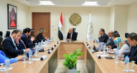 وفد غرفة التجارة الأمريكية يشيد بتحسين المؤشرات التعليمية