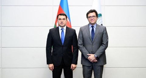 وزير الثقافة يلتقي نظيره الأذربيجاني لبحث آليات تعزيز التعاون الثقافي