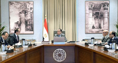 رئيس الوزراء يُتابع مع رئيس هيئة الرعاية الصحية استعدادات المرحلة الثانية للتأمين الصحي الشامل