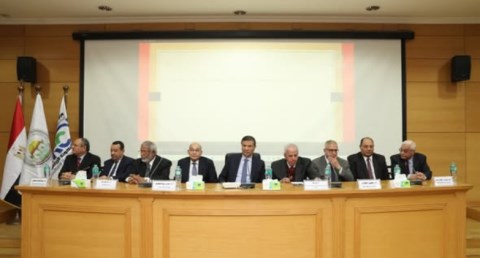 وزير الزراعة يسلم جوائز مركز "البحوث الزراعية" الثلاثة للفائزين