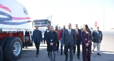 التموين تطلق القافلة رقم 15 من المساعدات الإغاثية العاجلة إلى قطاع غزة