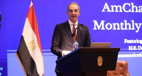 الدكتور عمرو طلعت وزير الاتصالات وتكنولوجيا المعلومات 