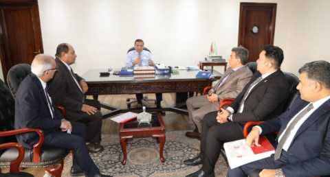 وزير الزراعة يبحث مع نقيب البيطريين تنمية موارد النقابة وملف كلاب الشوارع