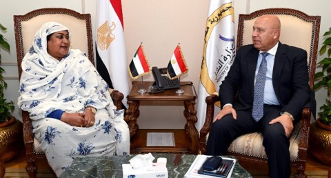 وزير الصناعة والنقل يبحث مع وزيرة الصناعة والتجارة السودانية