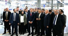 عقب افتتاحه.. رئيس الوزراء يتفقد عدداً من أقسام مصنع "ليوني مصر" بمدينة بدر