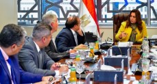 وزيرة التنمية المحلية والقائم بأعمال وزير البيئة تلتقي عددًا من المستثمرين 