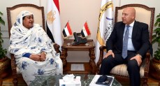 وزير الصناعة والنقل يبحث مع وزيرة الصناعة والتجارة السودانية