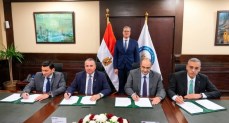 وزير البترول والثروة المعدنية يشهد توقيع عقد تمويل مجمع إنتاج السيليكون المعدني
