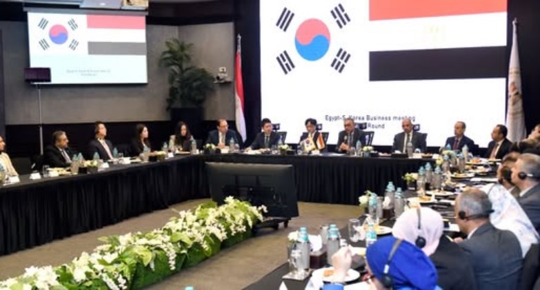 ول اجتماع للجنة المصرية الكورية