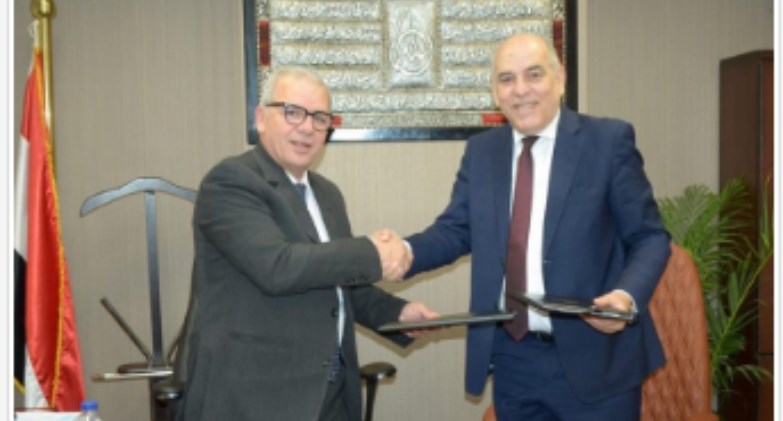 توقيع عقد تخصيص قطعة أرض بمركز خدمات مشروع دار مصر