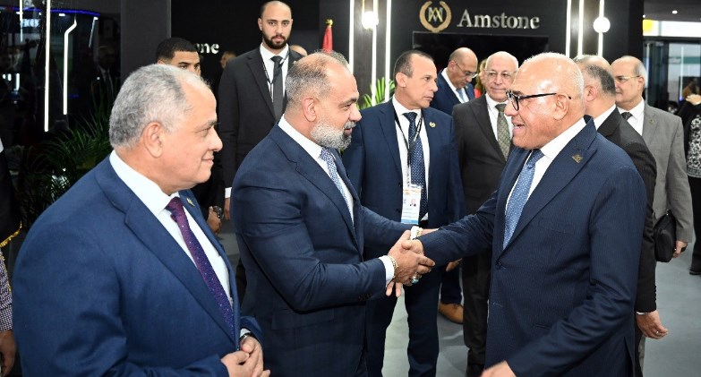 رئيس الهيئة العربية للتصنيع يتفقد جناح شركة أميستون إنترناشيونال جروب