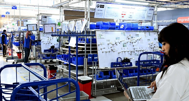 رئيس الوزراء يفتتح مصنع ليوني مصر العالمية لضفائر السيارات بمدينة بدر