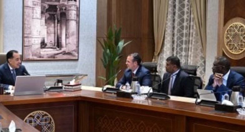 رئيس الوزراء يلتقي رئيس قسم الأصول بشركة شيفرون