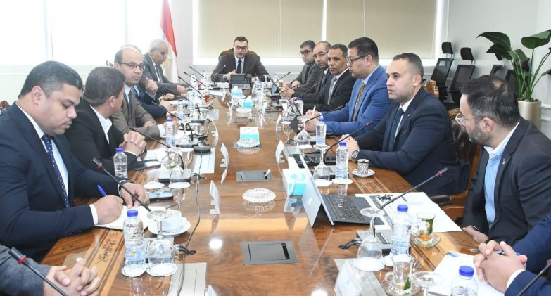 وزير الإسكان يتابع موقف مشروعات مارينا ومدينة العلمين الجديدة