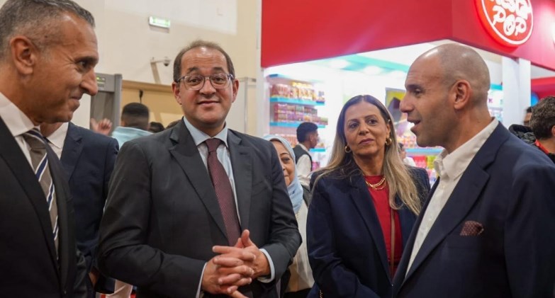 وزير المالية في حوار ودي مع المستثمرين والمصدرين خلال جولته بمعرض «فود أفريكا»: 