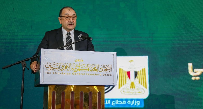 وزير قطاع الأعمال يستعرض فرصًا استثمارية واعدة في مختلف القطاعات