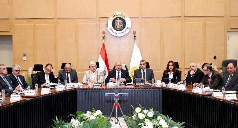 الوزير: لجنة التفتيش على المصانع لها دور هام في سير العملية الإنتاجية