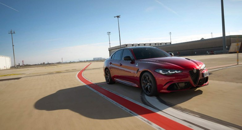 ألفا روميو تكشف عن نسخ محدودة Giulia & Stelvio Quadrifoglio Collezione