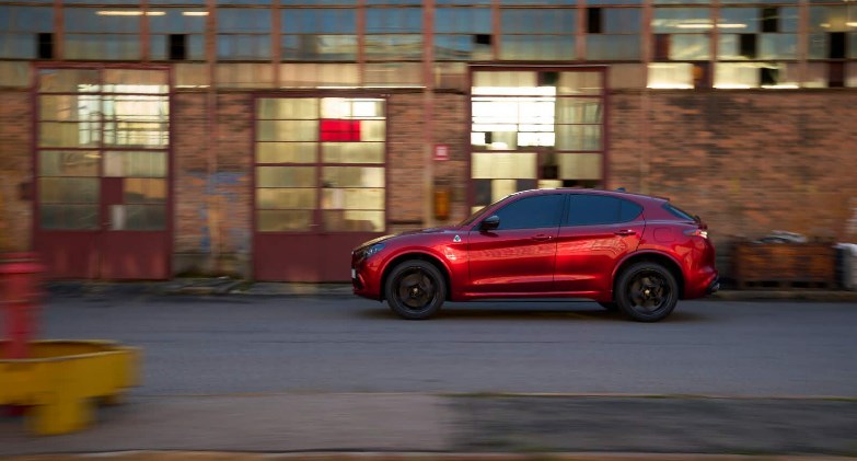 ألفا روميو تكشف عن نسخ محدودة Giulia & Stelvio Quadrifoglio Collezione