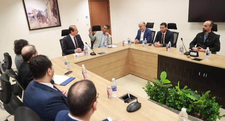   نائب وزير الصحة يبحث مع وفد ليبي تجربة الرعاية الصحية الأولية