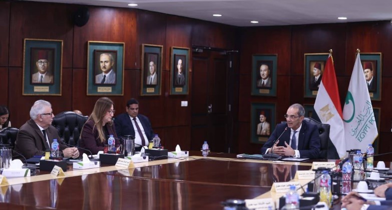 الدكتورعمرو طلعت وزير الاتصالات وتكنولوجيا المعلومات يجتمع بمجلس إدارة الهيئة القومية للبريد بتشكيله الجديد