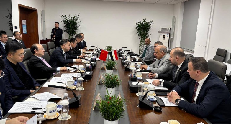  وزير الكهرباء والطاقة المتجددة يبحث مع مدير مجموعة شركات المؤسسة الوطنية الصينية للطاقة النووية