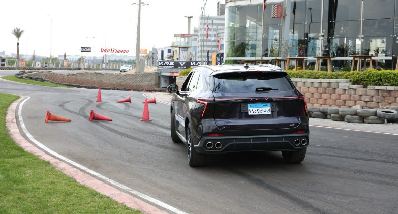 سيارة «Kaiyi X7» تشعل حلبة «أوتو فروم».. تجربة قيادة مثيرة تجمع بين الفخامة والأداء الرياضي