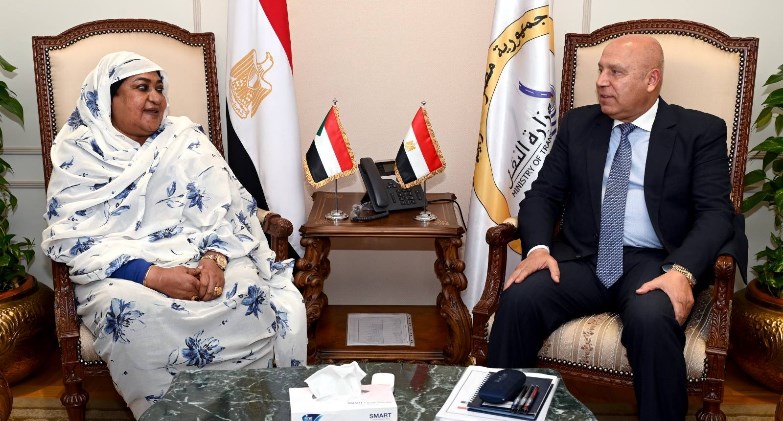 وزير الصناعة والنقل يبحث مع وزيرة الصناعة والتجارة السودانية