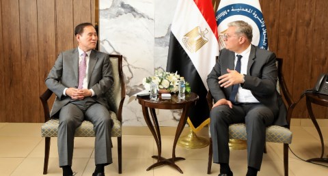 وزير البترول يبحث الفرص الاستثمارية مع مؤسسة البترول الوطنية الكورية