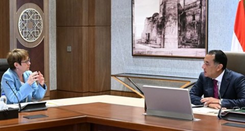 الدكتور مصطفى مدبولي، رئيس مجلس الوزراء، مساء اليوم بمقر الحكومة بالعاصمة الإدارية الجديدة، أوديل رينو باسو، رئيسة البنك الأوروبي لإعادة الإعمار والتنمية