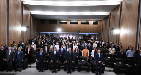 رئيس الوزراء يستقبل 150شابًا وفتاة من القيادات الشبابية من 80 دولة